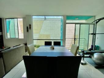 Se vende moderno y espacioso apartamento en condominio de Hatillo en San José 23-3429