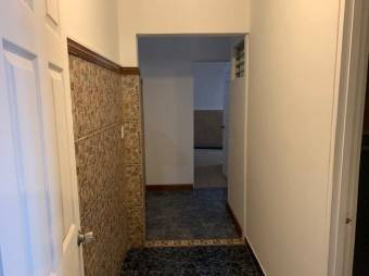 Se vende espaciosa casa de 2 plantas con patio y terraza en Piedades de Santa Ana 23-2896