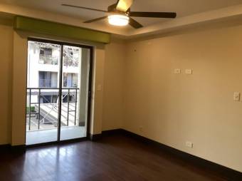 Se vende moderno y espacioso apartamento en condominio de Brasil en Santa Ana 24-1593