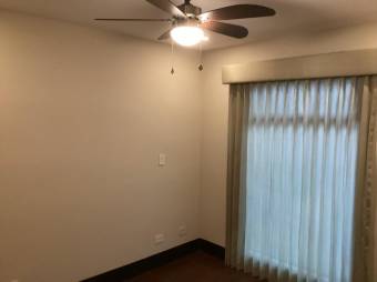 Se vende moderno y espacioso apartamento en condominio de Brasil en Santa Ana 24-1593