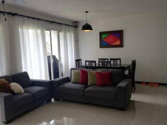 Se vende espacioso apartamento en condominio de Rio Oro en Santa Ana 22-881