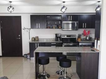 Se vende espacioso apartamento en condominio de Rio Oro en Santa Ana 22-881