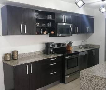 Se vende espacioso apartamento en condominio de Rio Oro en Santa Ana 22-881