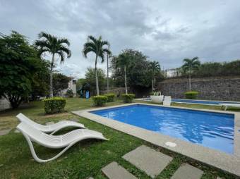 Se vende moderno apartamento para inversión en condominio de Brasil en Santa Ana 24-1459 