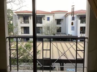 Se vende moderno y espacioso apartamento en condominio de Brasil en Santa Ana 24-1591