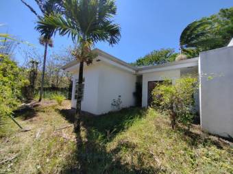 Se vende espaciosa casa con amplio terreno de 1,337m2 en Brasil de Santa Ana 24-1528