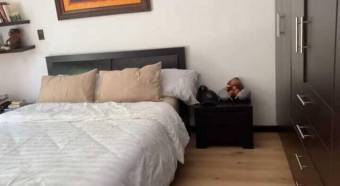 Se vende moderno y espacioso apartamento en Uruca de San José 24-599