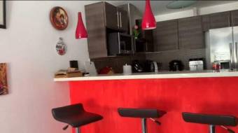 Se vende moderno y espacioso apartamento en Uruca de San José 24-599