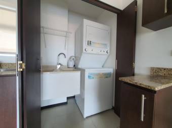 Se vende espacioso apartamento para inversión en Pozos de Santa Ana 23-207