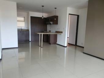 Se vende espacioso apartamento para inversión en Pozos de Santa Ana 23-207