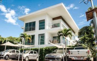 Se vende moderno y espacioso apartamento en torre de Rio Oro en Santa Ana 23-1453