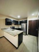 Se vende moderno y espacioso apartamento en torre de Merced en San José 24-622