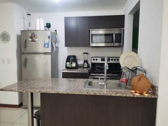 Se vende moderno apartamento para inversión en condominio de Hatillo en San José 23-2372