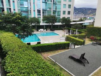 Se vende moderno apartamento para inversión en condominio de Hatillo en San José 23-2372