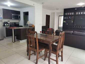 Se vende moderno apartamento para inversión en condominio de Hatillo en San José 23-2372