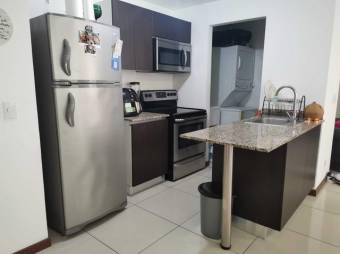 Se vende moderno apartamento para inversión en condominio de Hatillo en San José 23-2372