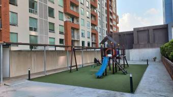 Se vende espacioso apartamento en condominio de Hospital en San José 24-1447