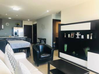 Se vende espacioso apartamento en Torre Paseo de Colon de Merced en San José 24-1232