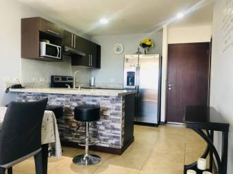 Se vende espacioso apartamento en Torre Paseo de Colon de Merced en San José 24-1232