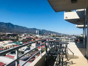 Se vende espacioso apartamento en Torre Paseo de Colon de Merced en San José 24-1232