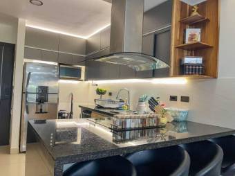 Se vende moderno apartamento en condominio de Santa Ana en San José 24-1499