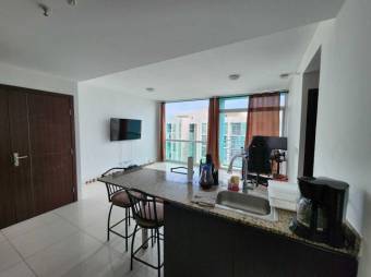 Se vende espacioso apartamento para inversión en hatillo de San José 24-1197