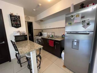 Se vende espacioso apartamento en condominio de Curridabat 24-2150