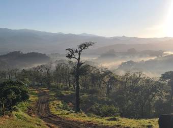 CASA EN VENTA, HERMOSAS VISTAS PANORAMICAS, CERCA DE LA NATURALEZA