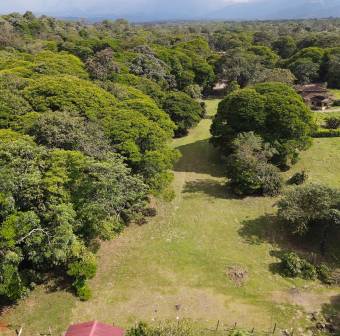 Exclusiva Quinta en Guápiles a 120 min de la Playa