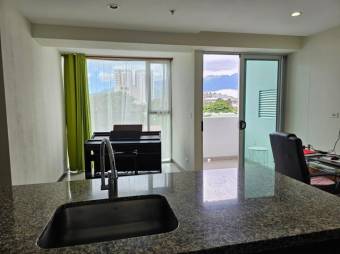 Se vende moderno y espacioso apartamento en condominio de Sabana en San José 23-3159