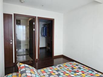 Se vende moderno y espacioso apartamento en condominio de Sabana en San José 23-3159