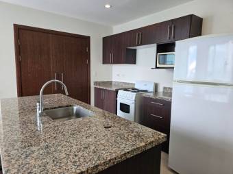 Se vende moderno y espacioso apartamento en condominio de Sabana en San José 23-3159