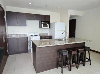 Se vende moderno y espacioso apartamento en condominio de Sabana en San José 23-3159