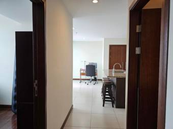 Se vende moderno y espacioso apartamento en condominio de Sabana en San José 23-3159