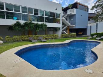 Se vende moderno y espacioso apartamento en condominio de Sabana en San José 23-3159