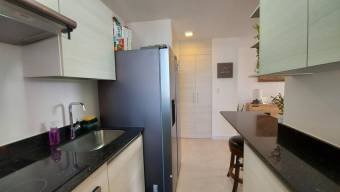 se vende espacioso apartamento en condominio de Granadilla en Curridabat 24-936