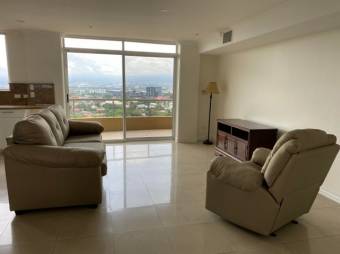 Se alquila espacioso apartamento en condominio de San Rafael en Escazú 24-1802