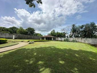 Se vende moderna y espaciosa casa en condominio de San Roque en Barva 24-1788