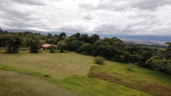 Se alquila casa con amplio terreno de 7,200m2 en Concepción de San Rafael 24-335