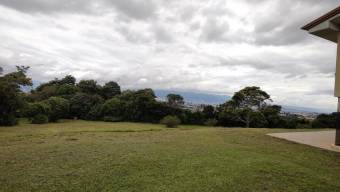 Se alquila casa con amplio terreno de 7,200m2 en Concepción de San Rafael 24-335