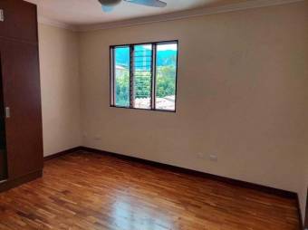 Se alquila moderna casa de 2 plantas en residencial de Santa Ana en San José 24-1719