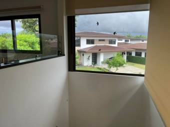 Se alquila moderna y espaciosa casa en condominio de San Rafael en Alajuela 24-1795