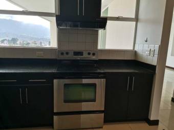 Se alquila moderno y espacioso apartamento en condominio de Mata Redonda 24-1684