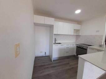 Se alquila moderno y espacioso apartamento en condominio de Santa Ana en San José 24-1706