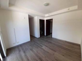 Se alquila moderno y espacioso apartamento en condominio de Santa Ana en San José 24-1706