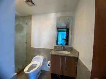 Se alquila moderno y espacioso apartamento en condominio de Catedral en San José 24-1725