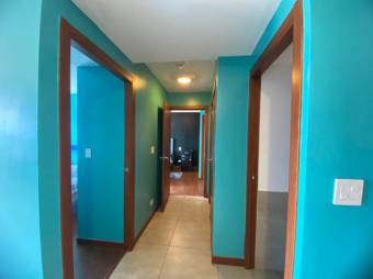 Se alquila moderno y espacioso apartamento en condominio de Catedral en San José 24-1725