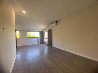 Se alquila espacioso apartamento en San Rafael de Escazú 24-1831 