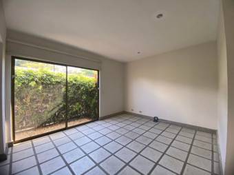 Se alquila espacioso apartamento en San Rafael de Escazú 24-1831 