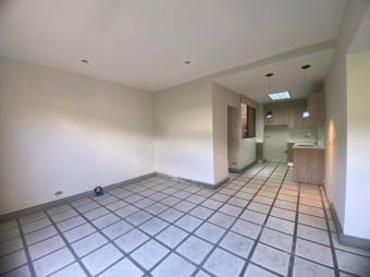 Se alquila espacioso apartamento en San Rafael de Escazú 24-1831 